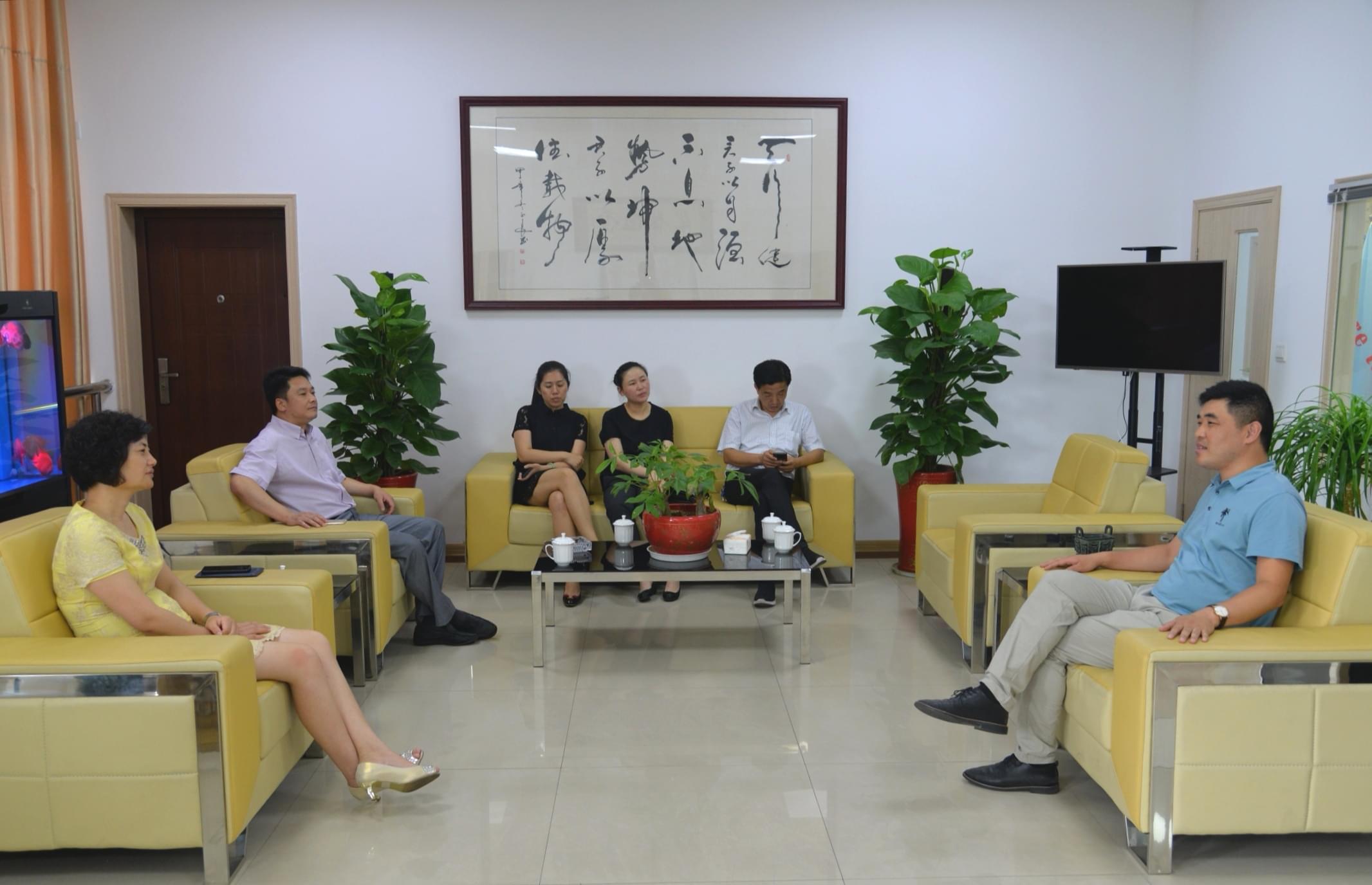 濱湖區(qū)委常委領(lǐng)導(dǎo)蒞臨泰來包裝 濱湖區(qū)委常委領(lǐng)導(dǎo)蒞臨泰來包裝